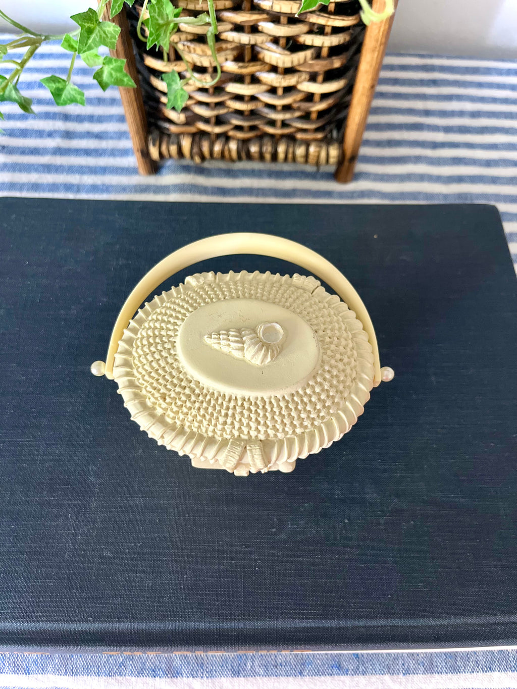 Nantucket style basket box