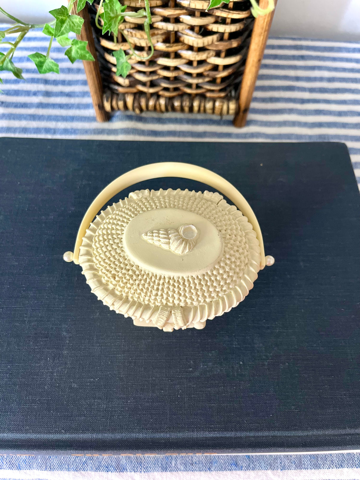 Nantucket style basket box