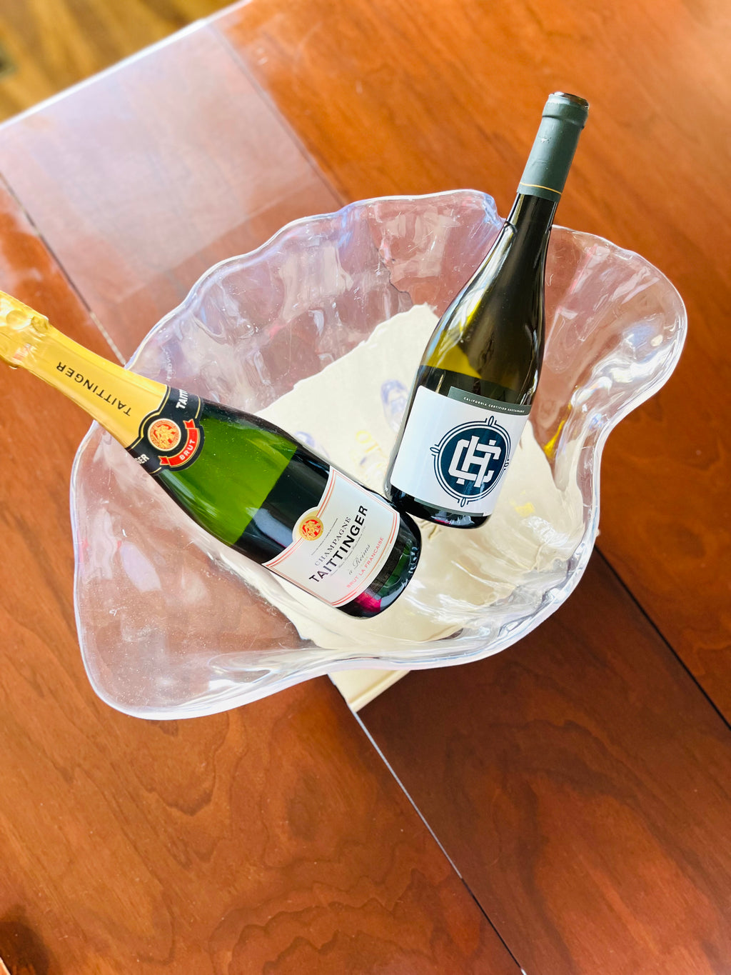 Acrylic clamshell bowl