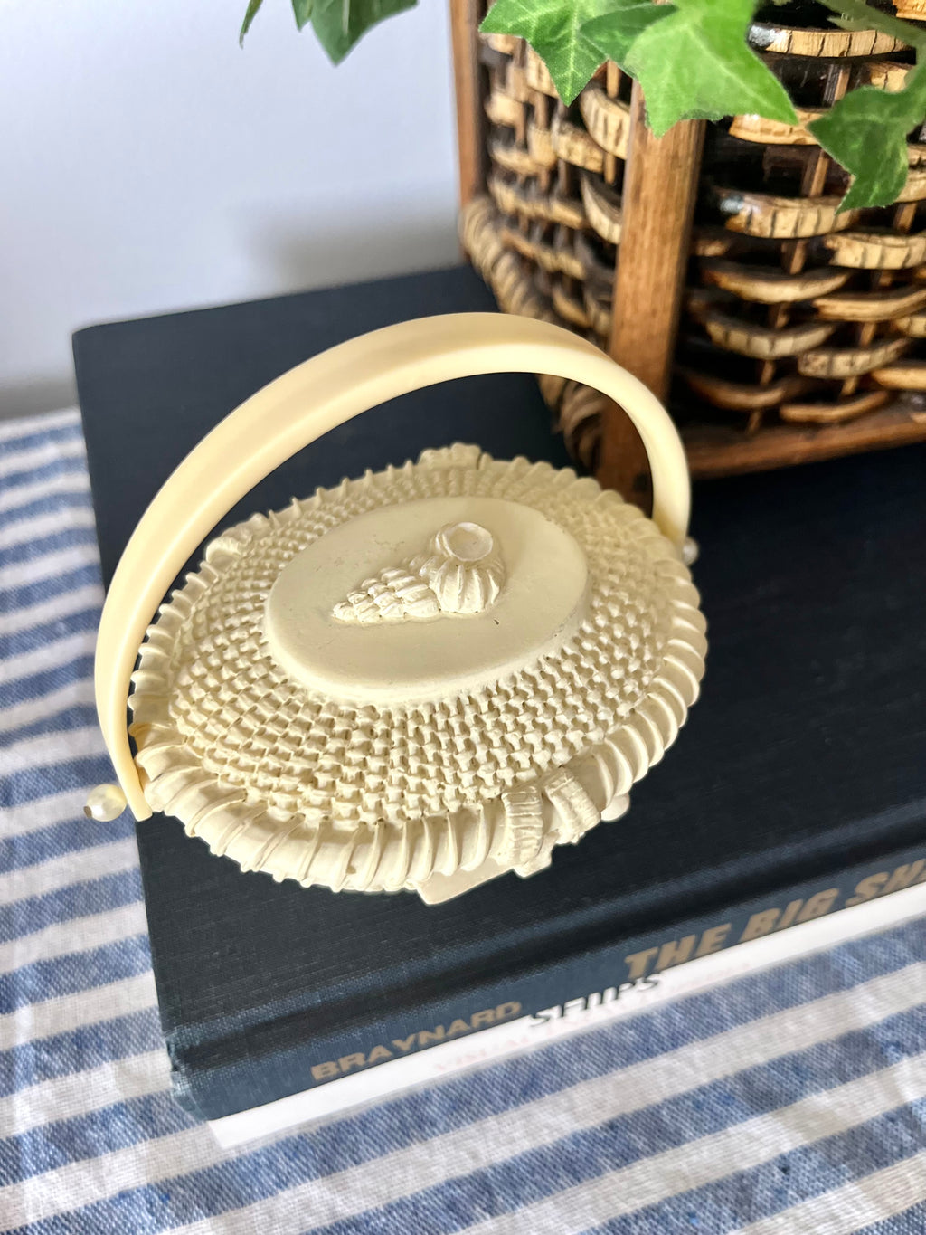 Nantucket style basket box