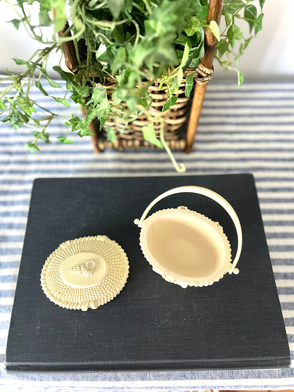 Nantucket style basket box