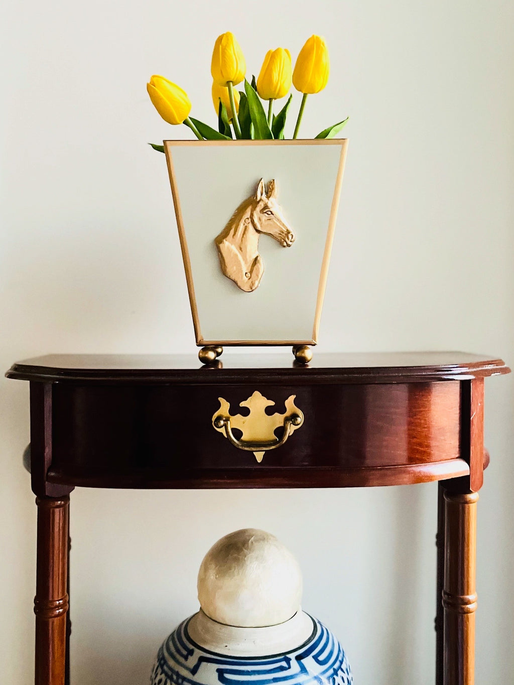 Horse head cachepot
