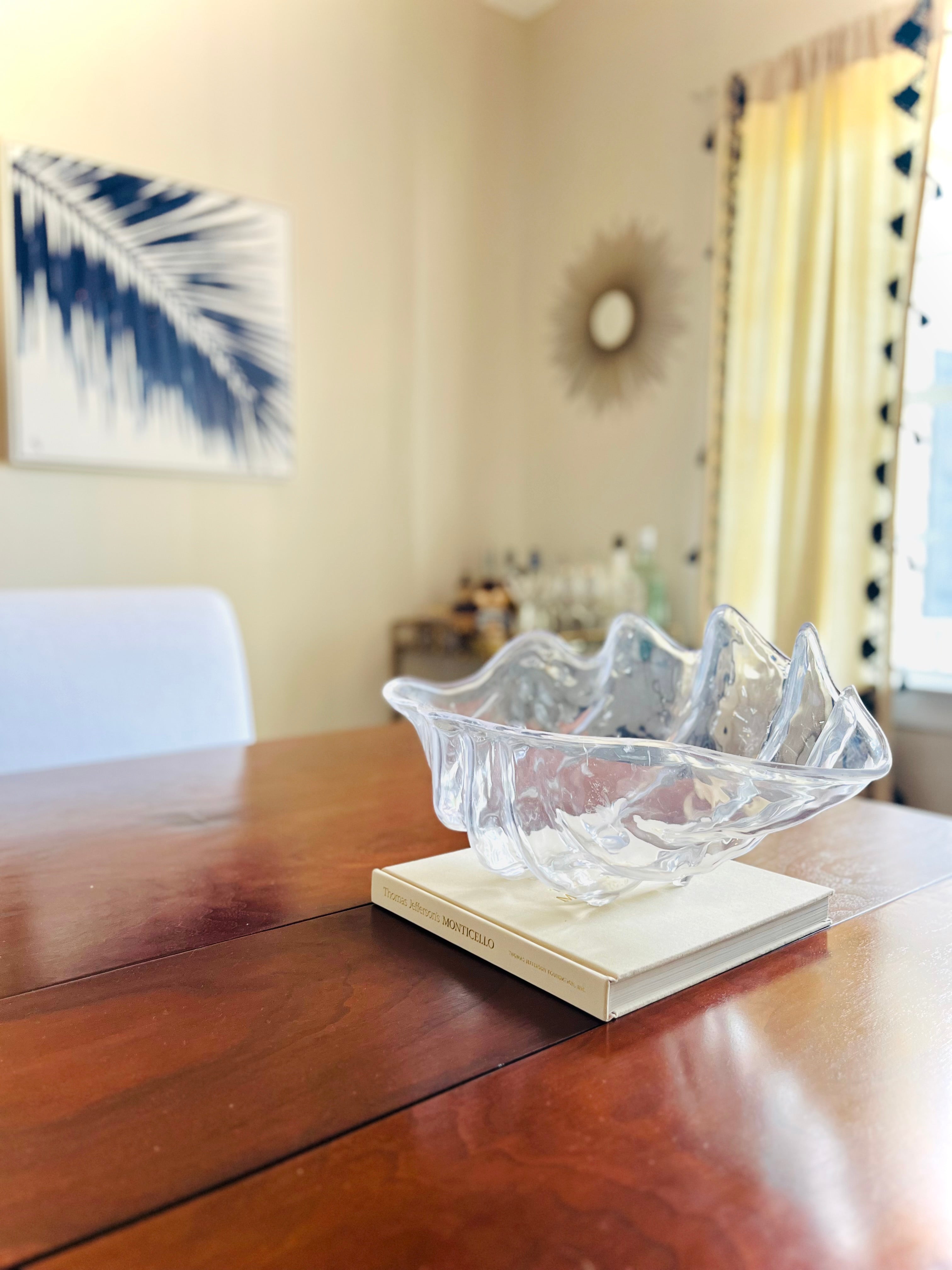 Acrylic clamshell bowl