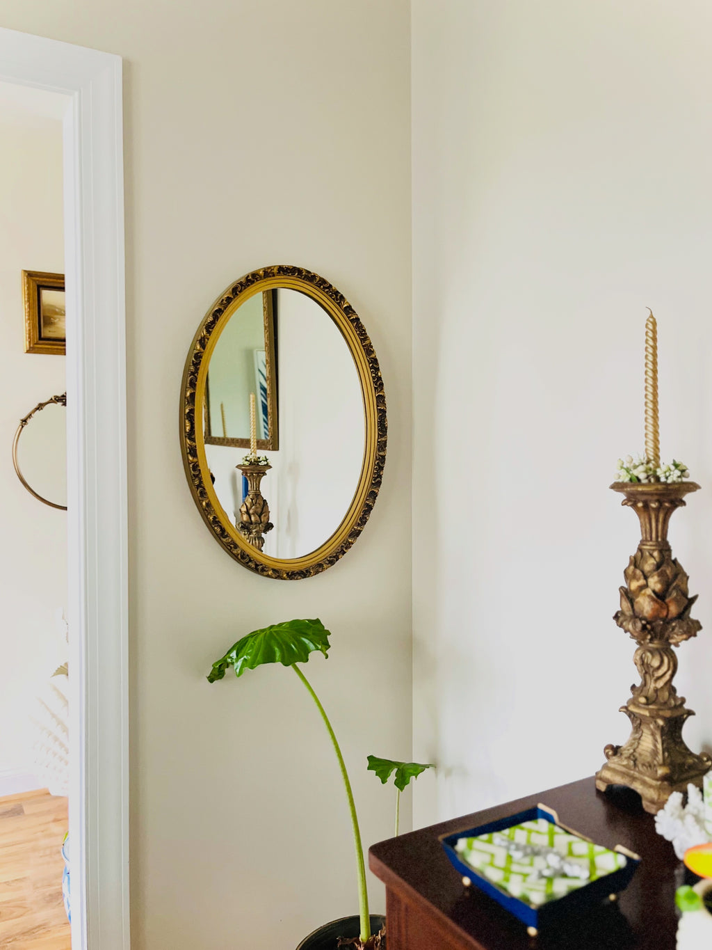 Oval gold mirror