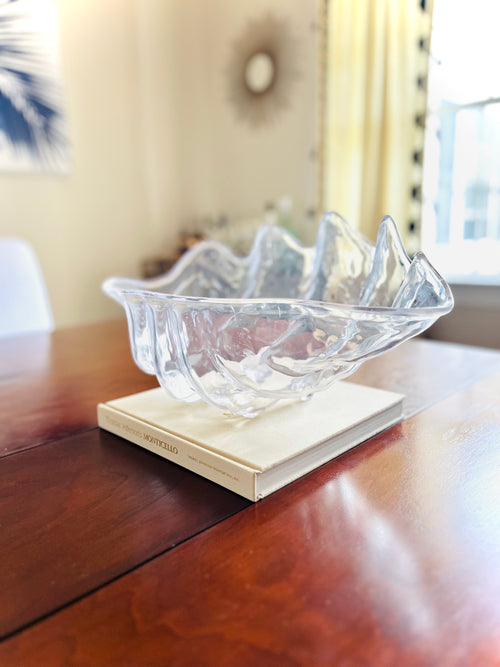 Acrylic clamshell bowl