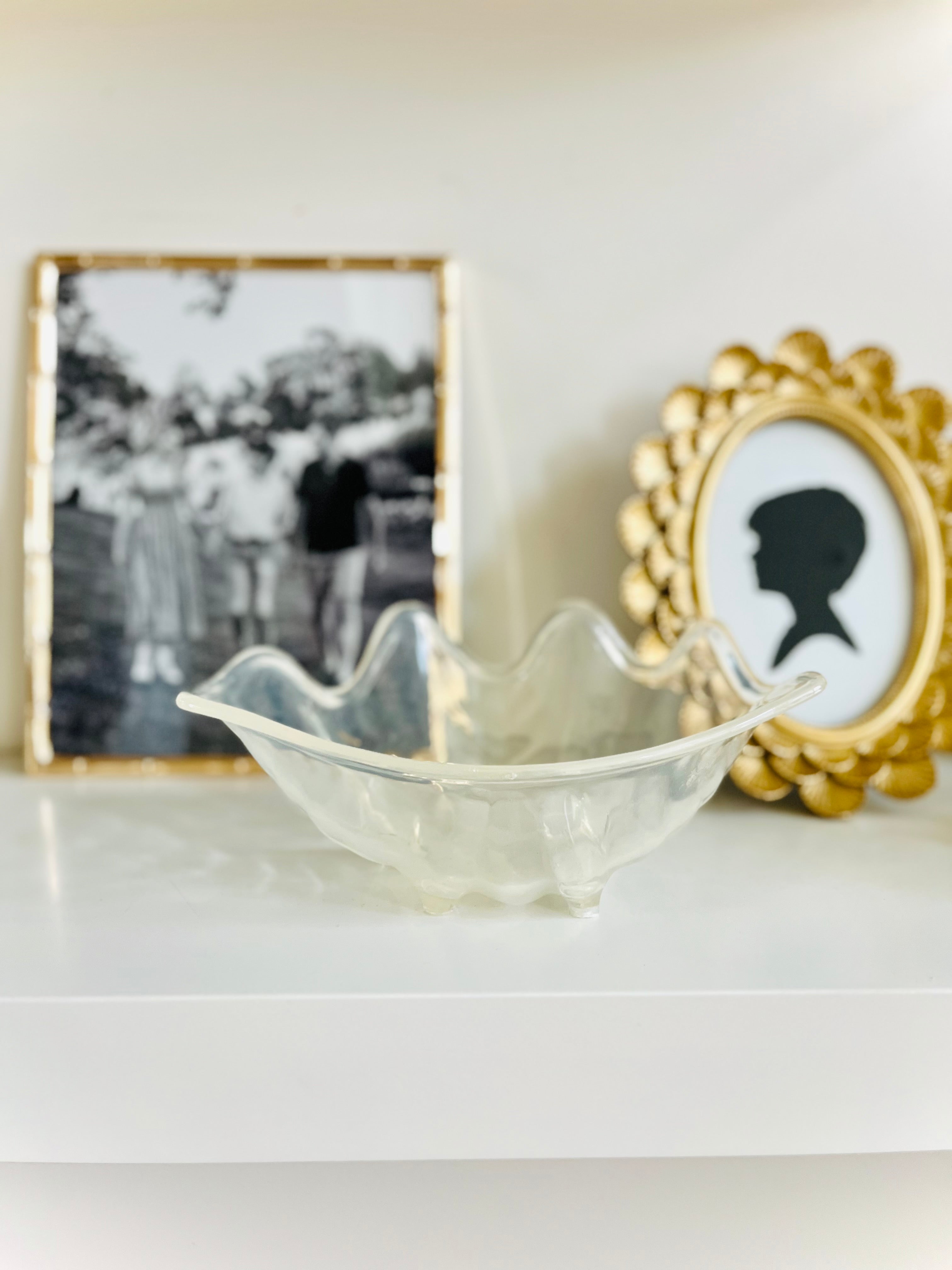 Acrylic clam shell bowls