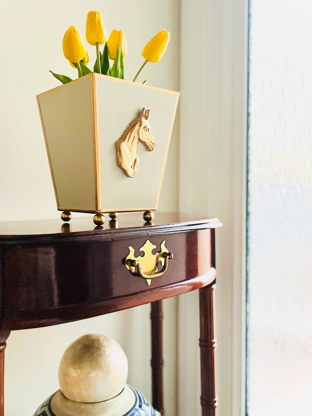 Horse head cachepot