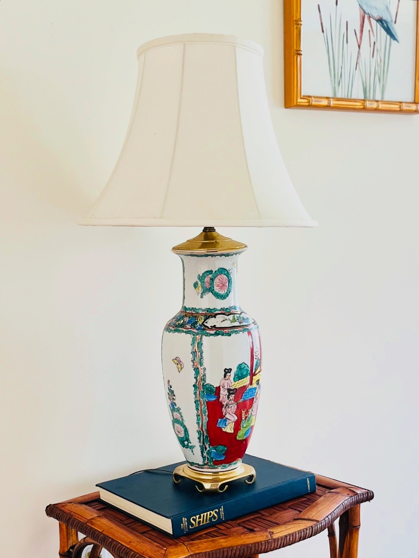 Rose medallion table lamp