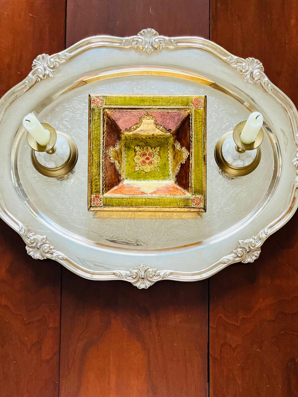 Florentine dresser/catch all tray