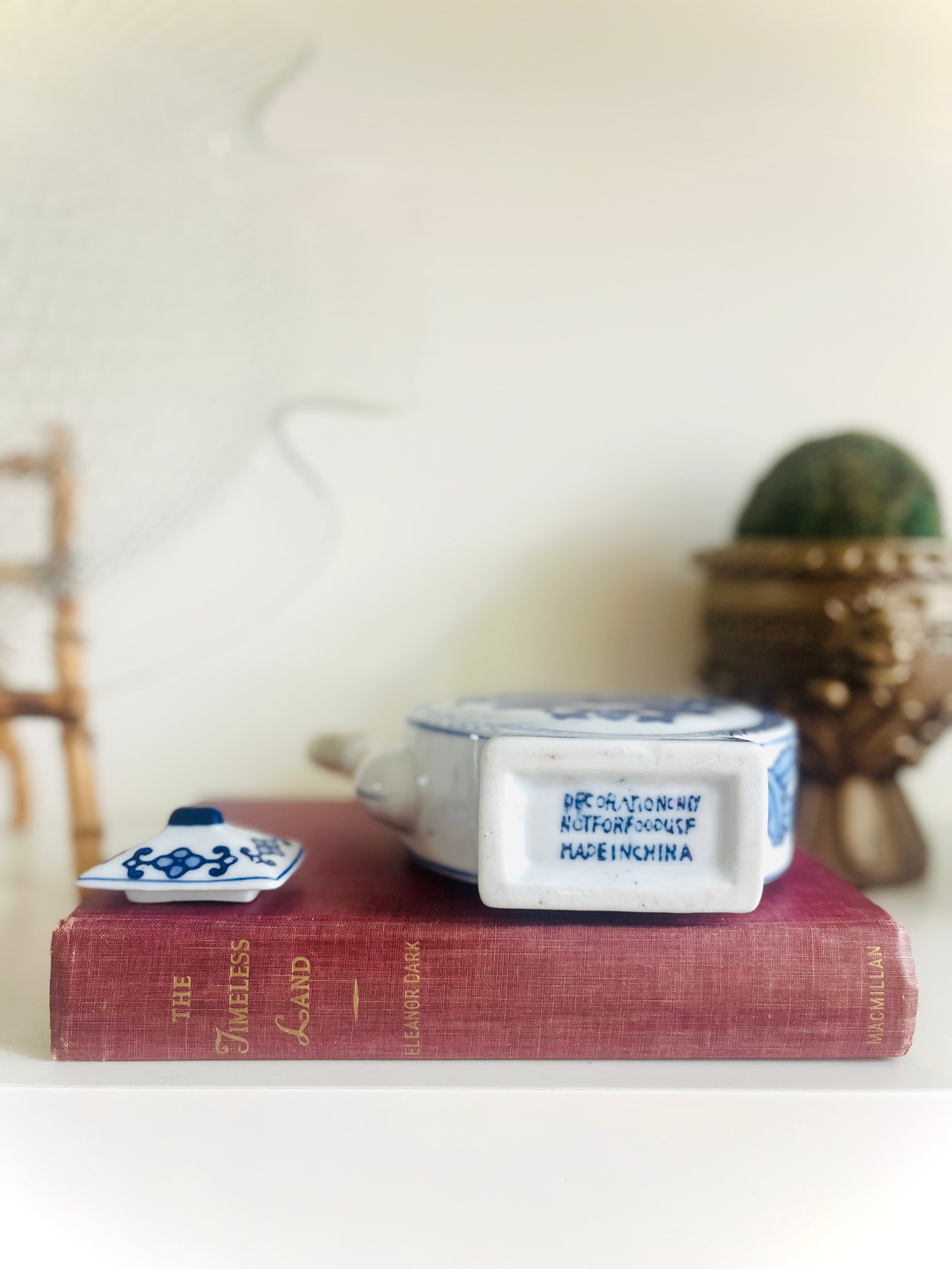 Blue & white moon flask teapot