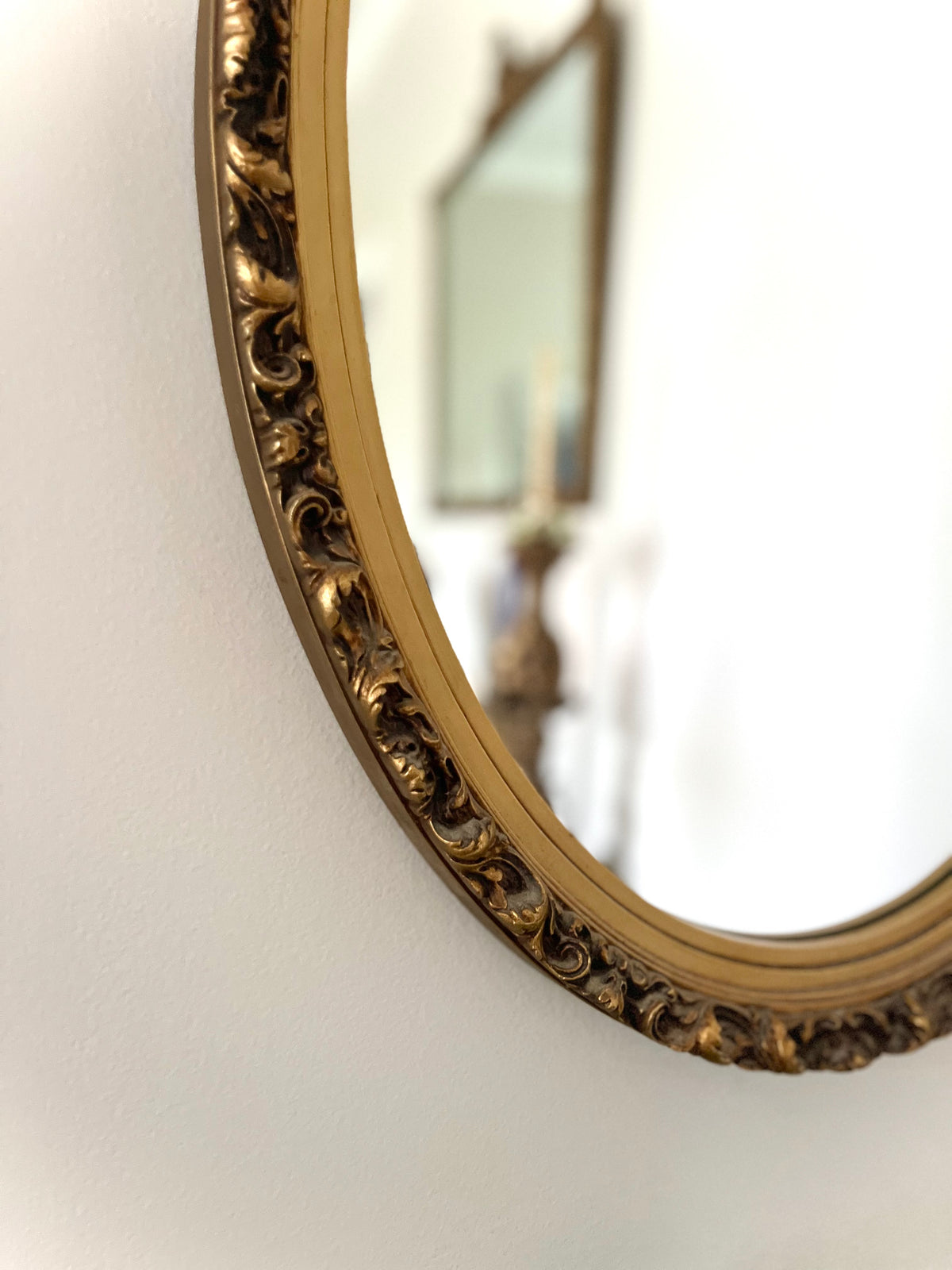 Oval gold mirror