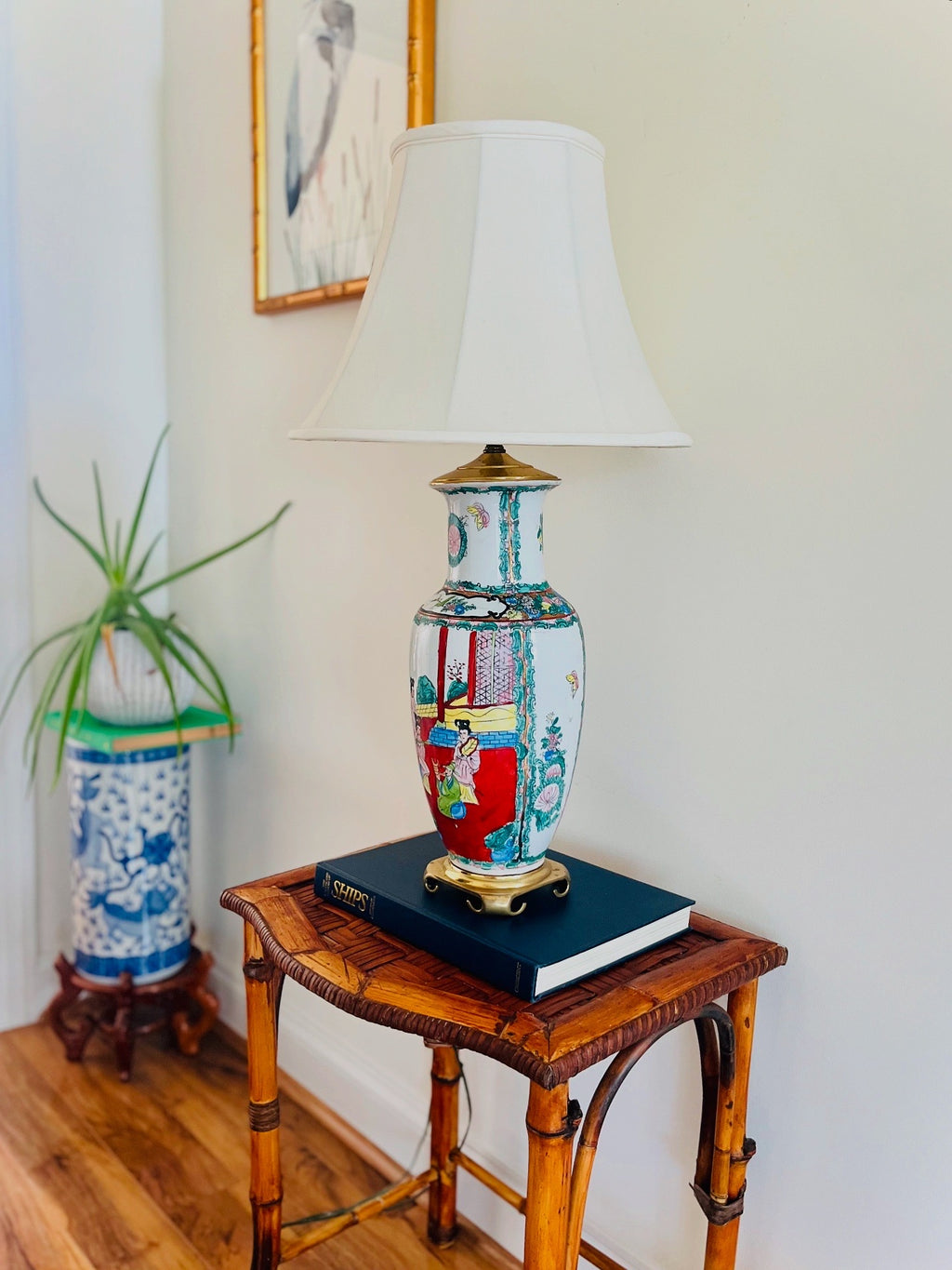 Rose medallion table lamp