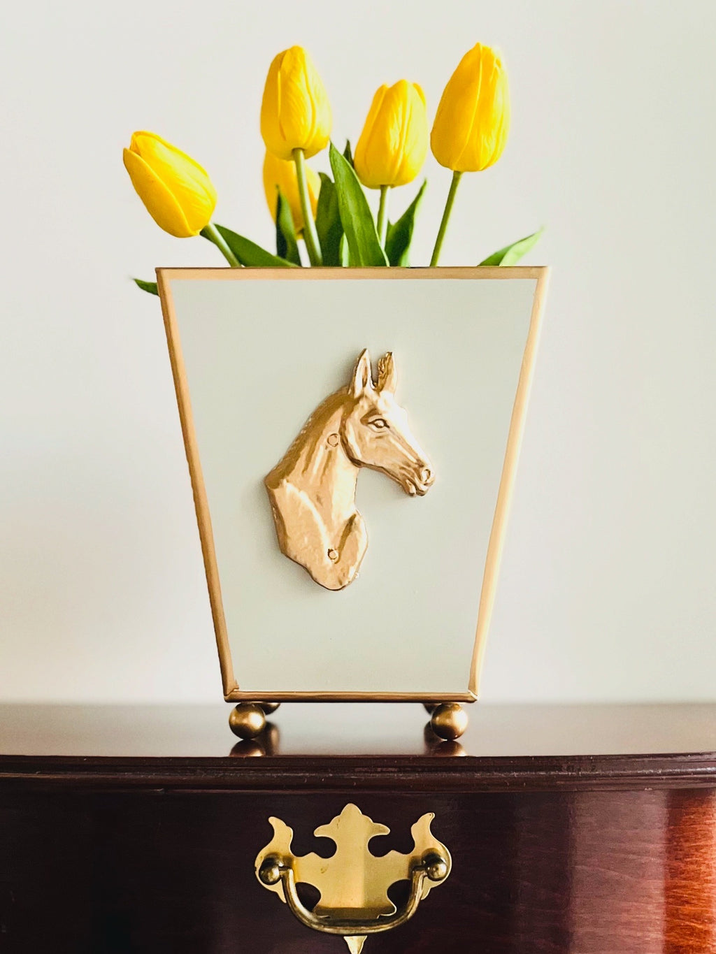 Horse head cachepot