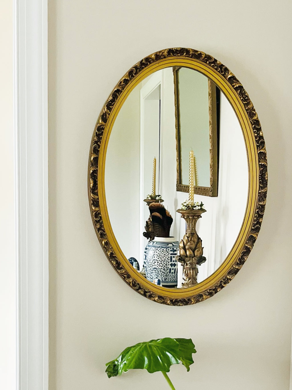 Oval gold mirror
