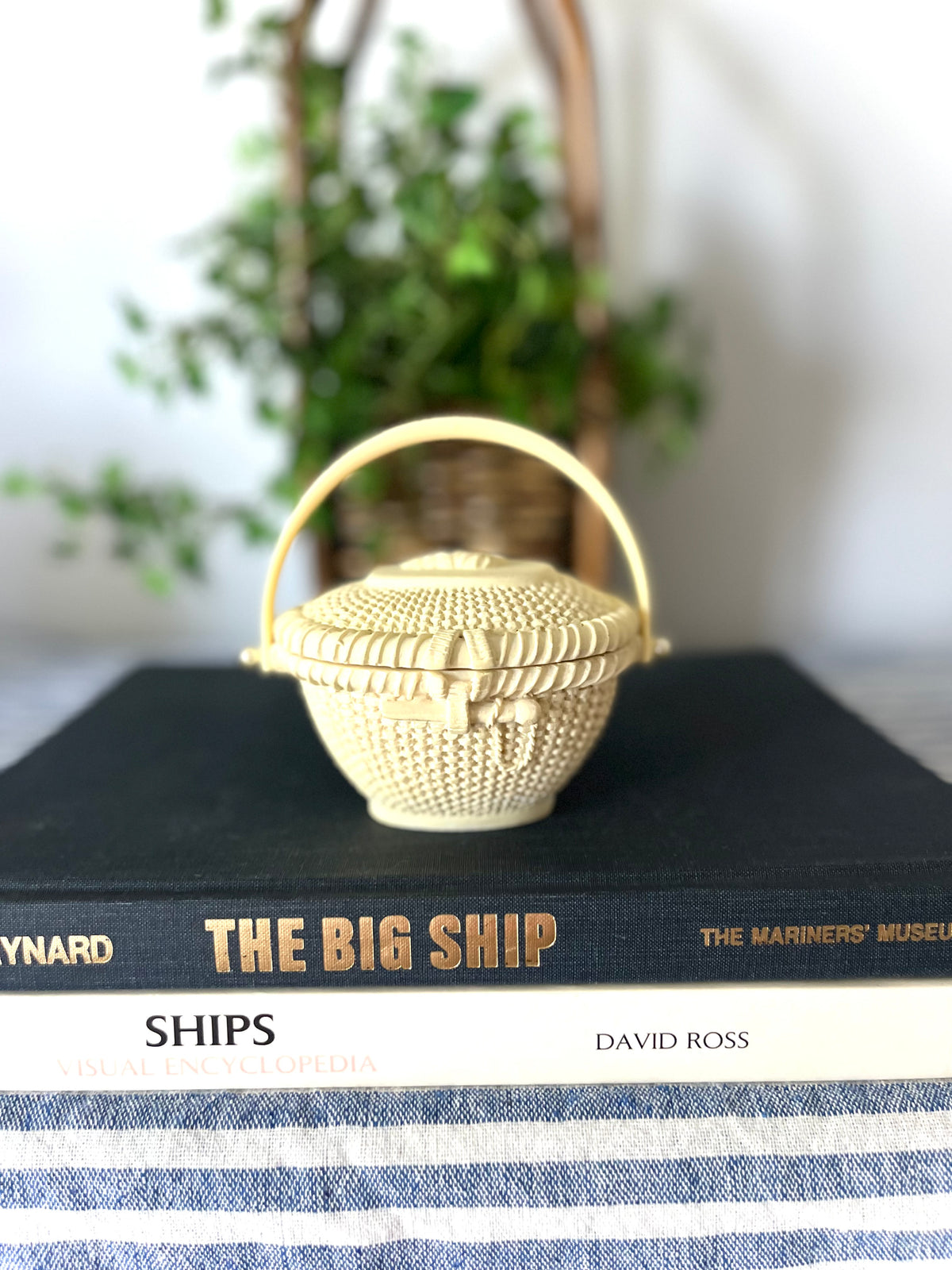 Nantucket style basket box