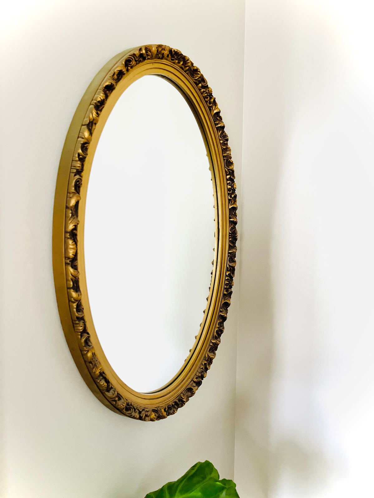 Oval gold mirror